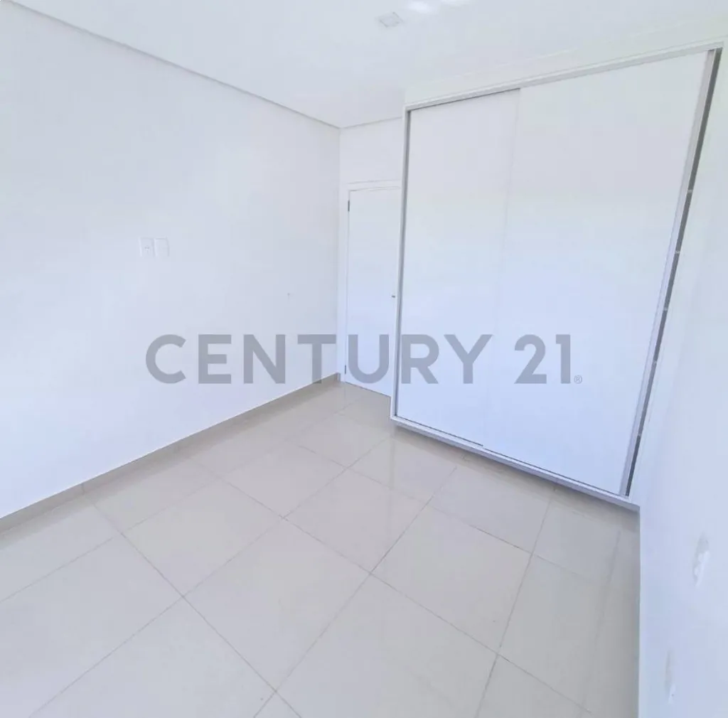 VENDO DUPLEX A ESTRENAR EN LUQUE ZONA LOMA MERLO — foto 2