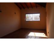 AMPLIA Y MODERNA CASA EN LAMBARÉ!