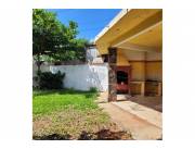 EN VENTA AMPLIA Y CONFORTABLE VIVIENDA FAMILIAR EN VILLA ELISA
