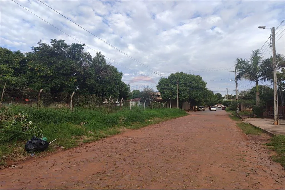 Vendo amplio terreno en Ñemby zona centro — foto 3