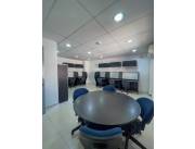 VENDO AMPLIA OFICINA - BARRIO LOS LAURELES