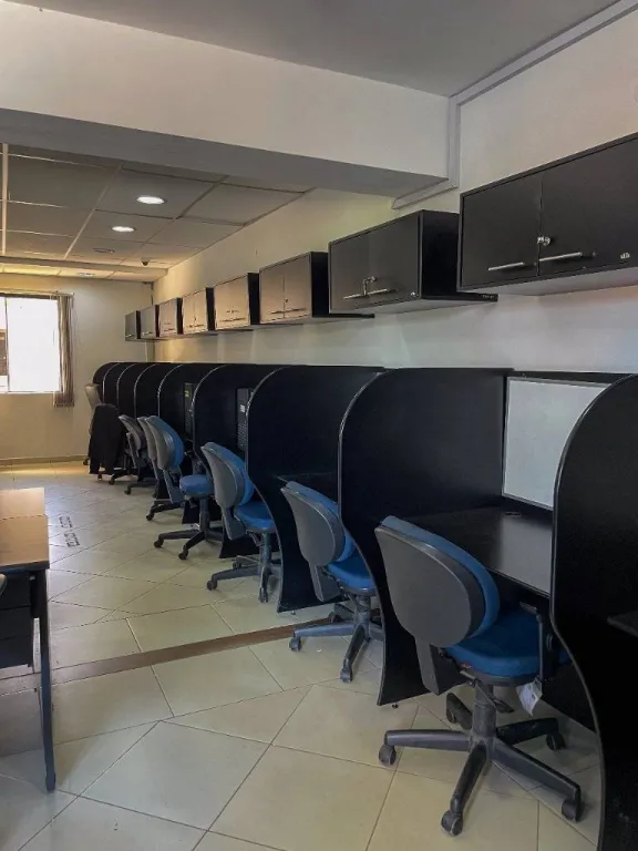 VENDO AMPLIA OFICINA - BARRIO LOS LAURELES — фото 2