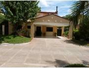 VENDO IMPONENTE CASA EN LUQUE DE 3 DORMITORIOS