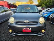 Toyota Sienta año 2010