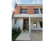 VENDO DUPLEX A ESTREANAR EN LUQUE ZONA PLAZA MADERO Id: 27126