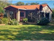 EN VENTA HERMOSA CASA, IDEAL PARA QUINTA, PROPIEDAD DE 3.885 M2,, UBICADO EN YAGUARON !!