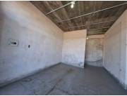 Amplio terreno con 3 salones comerciales