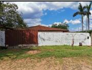 Vendo Casa de 360m2 de construcción en Loma Pytã, barrio San Blas.