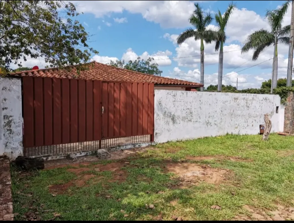 Vendo Casa de 360m2 de construcción en Loma Pytã, barrio San Blas. — foto 3