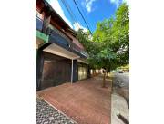 Casa con salón comercial +patio amplio en pleno centro de la ciudad de Caaguazú