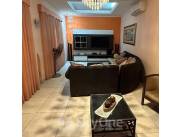 EN VENTA - CASA CON ÁREA COMERCIAL