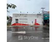 En venta - Amplio salón comercial