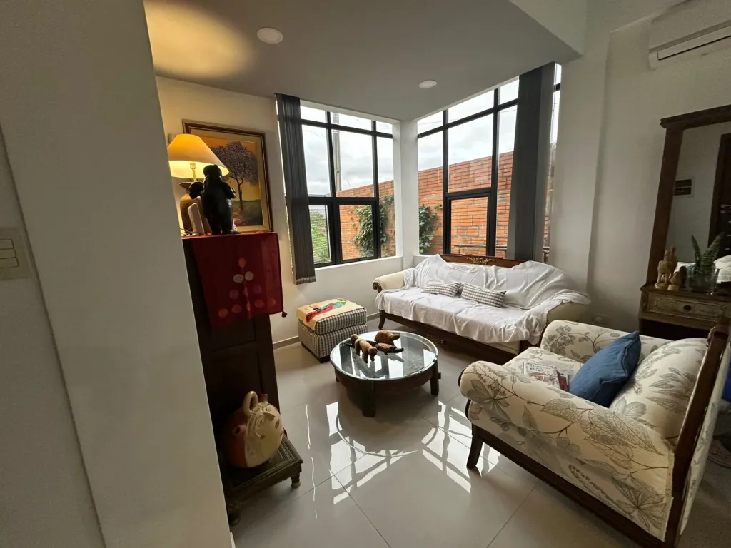 EN VENTA! CASA AMOBLADA Y EQUIPADA EN SAN BERNARDINO -PUERTA DEL LAGO — foto 2