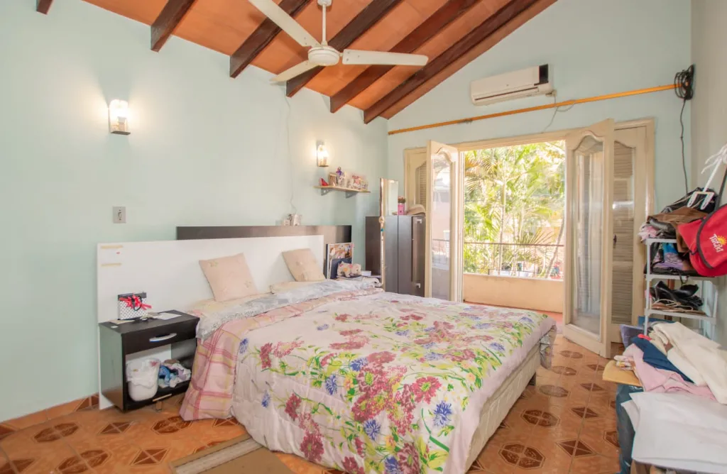 En Venta – Amplia Casa en Barrio Nazareth — foto 2