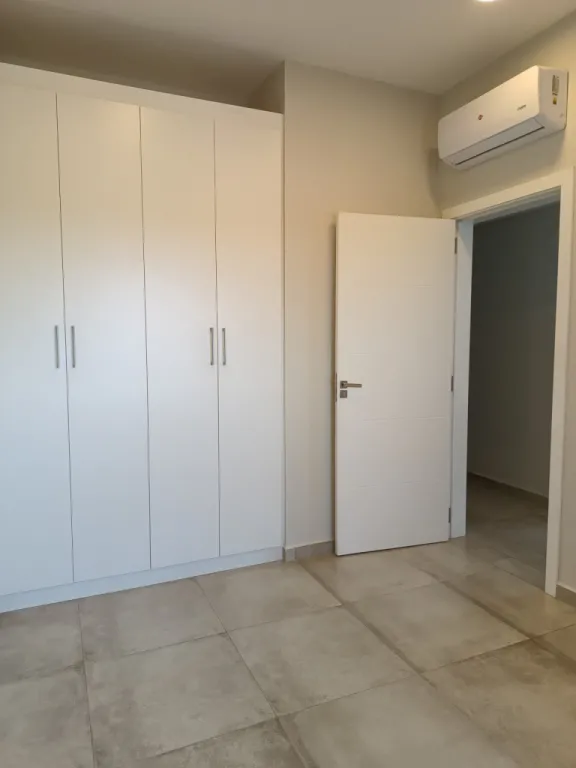 Vendo Dpto. en Edif LIFE Bruselas sBruselas casi Av. San Martín Barrio Ykua Sati — foto 2