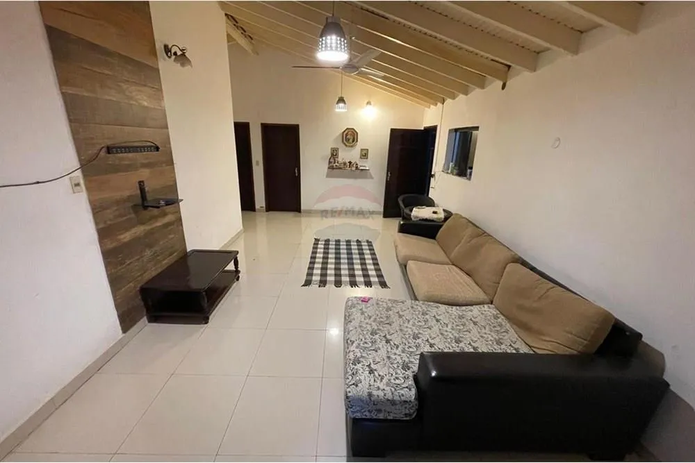 VENDO CASA MODERNA EN SAN LORENZO BARRIO SAN LUIS — foto 2