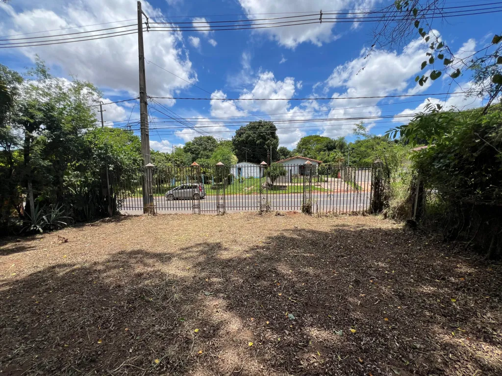 Vendo terreno con casa a refaccionar sobre la ruta luque - san bernardino — foto 2