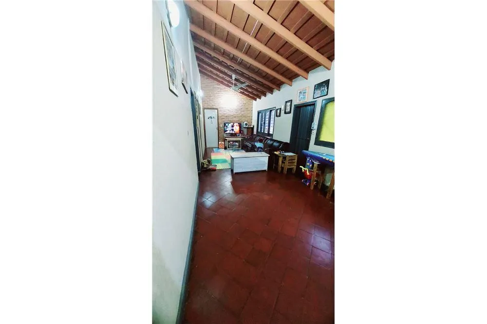VENDO AMPLIA CASA EN SAN LORENZO — foto 3