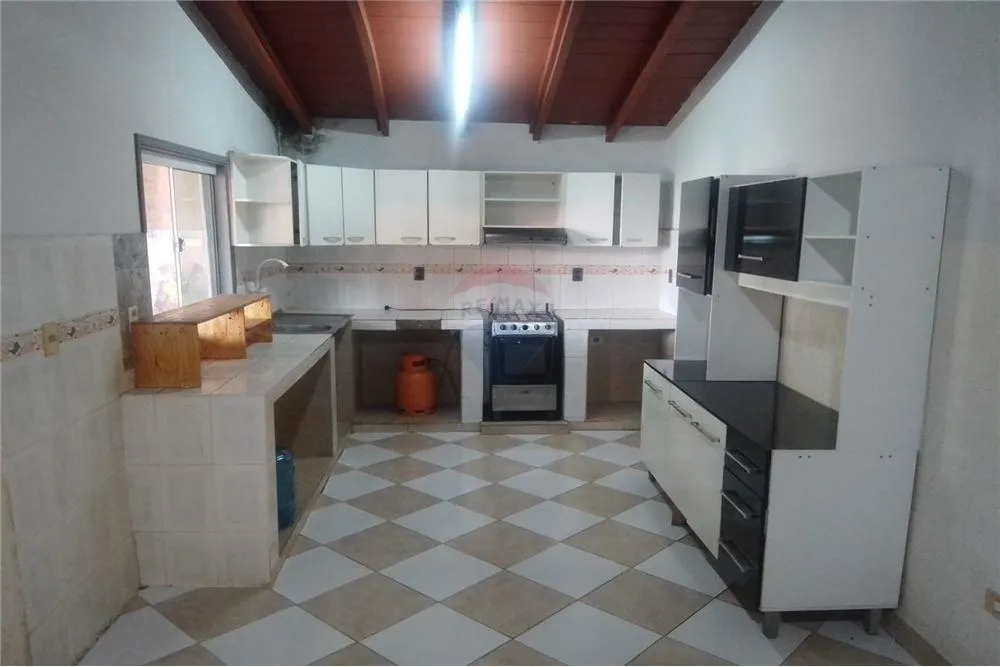 VENDO AMPLIA CASA EN SAN LORENZO — foto 3