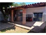 VENDO AMPLIA CASA EN SAN LORENZO