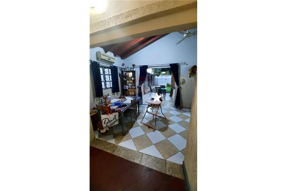 VENDO AMPLIA CASA EN SAN LORENZO — foto 3