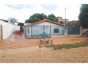 VENDO AMPLIA CASA EN SAN LORENZO