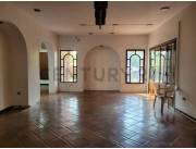 Amplia propiedad en esquina de 1.282 m2 En Venta