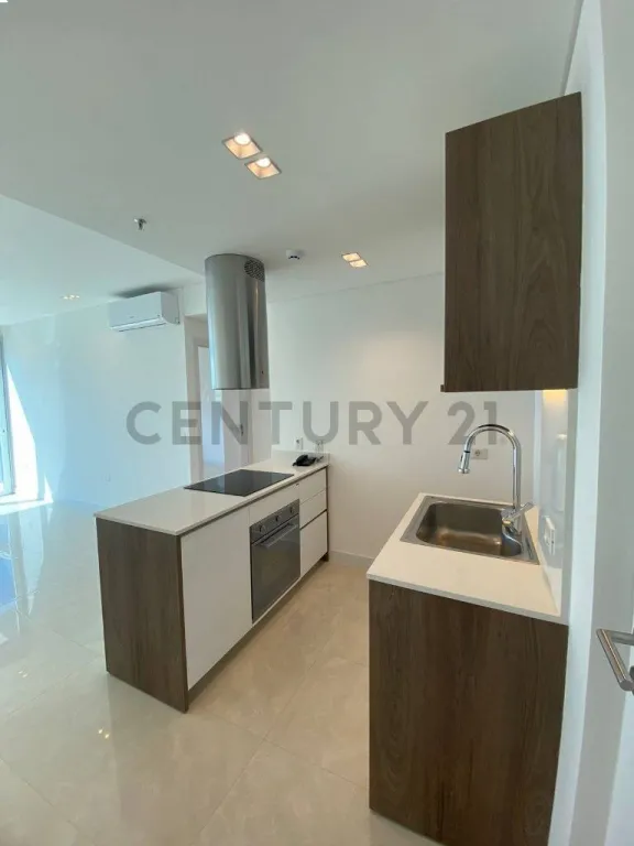 LUJOSO DEPARTAMENTO EN LA TORRE EMINENT EN ALQUILER — foto 3