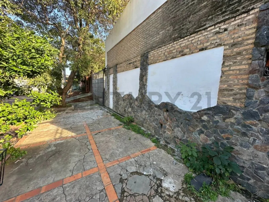 TERRENO CON DEPOSITO EN LAMBARÉ EN VENTA — foto 3