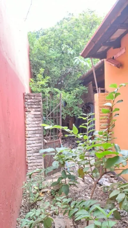 VENTA DE TERRENO CON CASA A REFACCIONAR O DEMOLER EN EL CENTRO DE ASUNCIÓN — foto 2