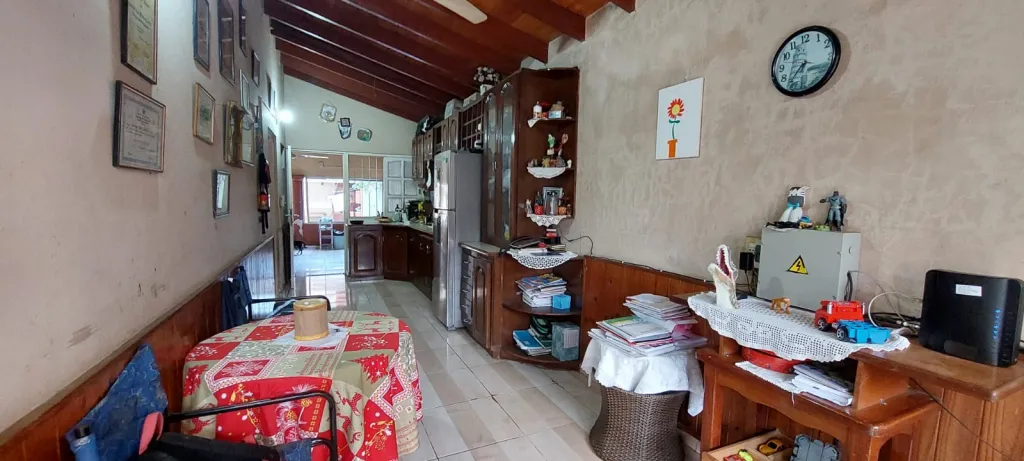 VENDO CASA EN PLENO CENTRO DE ENCARNACIÓN: 4 habitaciones y 3 baños — foto 3