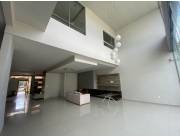 Se alquila Casa de 4 Dormitorios, en barrio Mburucuya
