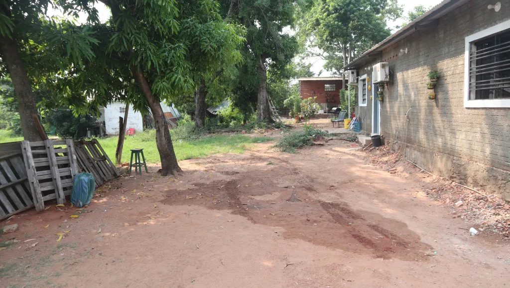 VENDO TERRENO ÑEMBY, CAAGUAZÚ, A SOLO CUADRAS DEL CERRO ÑEMBY SUPER BIEN UBICADO — Foto 2