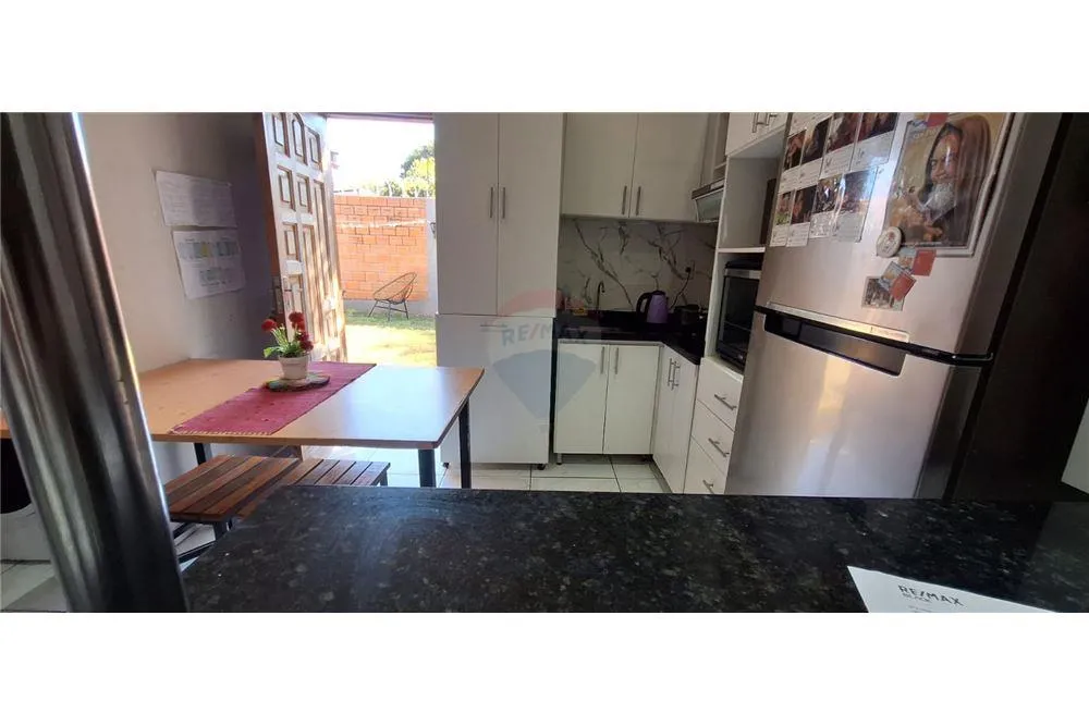VENDO HERMOSA CASA EN ESQUINA B°. PRIMAVERA — foto 3