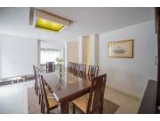 VENDO AMPLIA CASA EN BARRIO RESIDENCIAL DE ASUNCIÓN