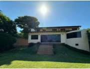 Vendo Residencia en Lambare, a 2 cuadras y medias de la Av Perón.