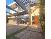 Alquilo casa moderna en San Lorenzo