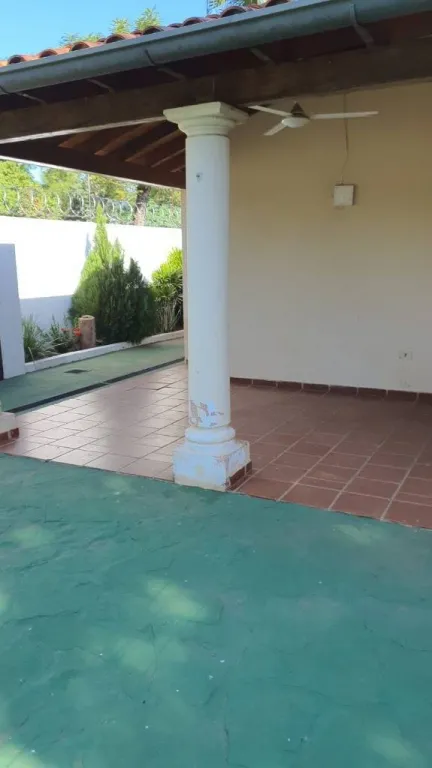 EN VENTA AMPLIA CASA LAMBARE En Barrio Felicidad — foto 3