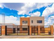 Hermosa casa en Loma Merlo- Luque