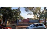 VENDO TERRENO CON CASA A REFACCIONAR O DEMOLER EN ESQUINA