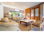 Imponente residencia a metros del Yacht