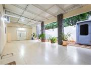 Amplia residencial en zona residencial
