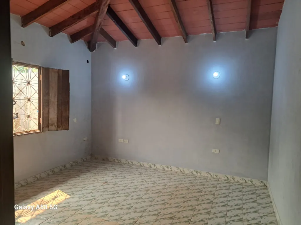 Vendo Casa de 3 dormitorios con piscina en Villa Elisa zona Barrio Sol de America — foto 2