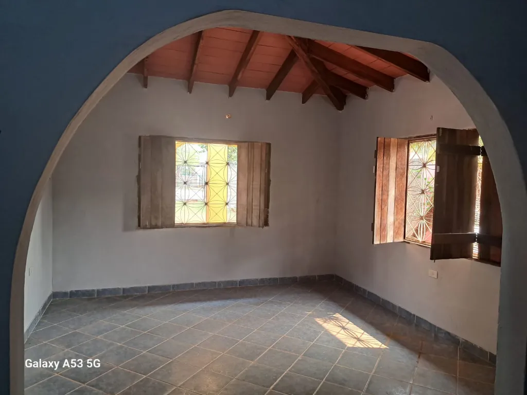 Vendo Casa de 3 dormitorios con piscina en Villa Elisa zona Barrio Sol de America — foto 3