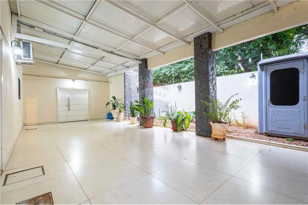 Amplia casa en zona residencial — foto 2