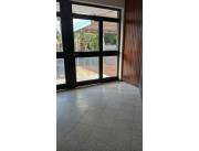 Alquilo dpto de 2 dorm 1er piso - Zona Av. Perú y Pettirossi - Zona Mercado 4