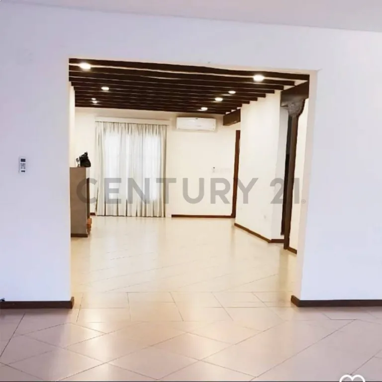 RESIDENCIA EN BARRIO MANORÁ EN ALQUILER — foto 3