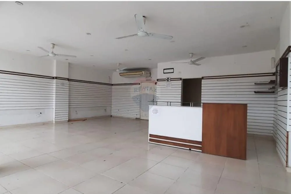 ALQUILO SALON COMERCIAL CERCA DE LA TRANSCHACO — foto 2