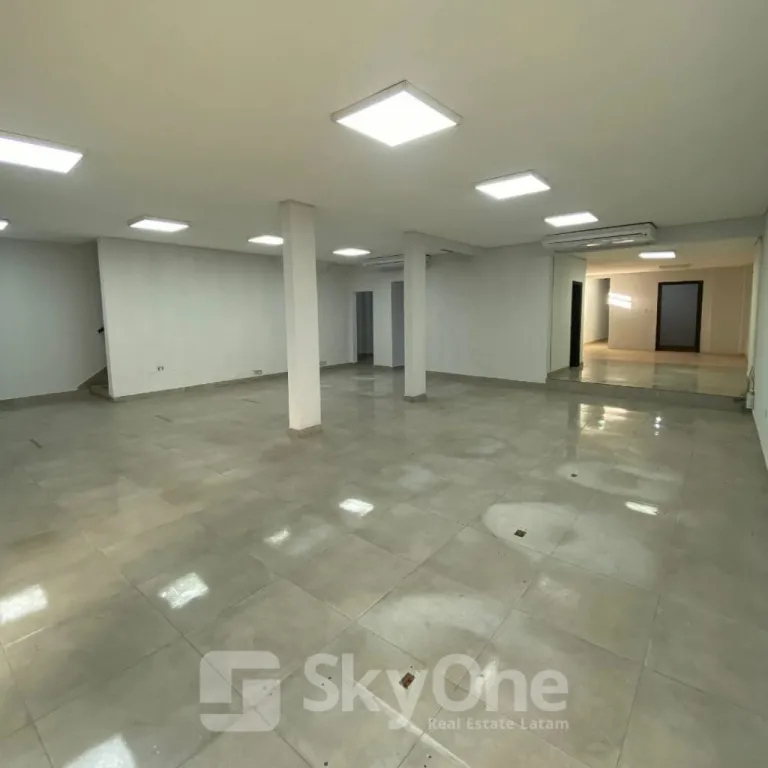 SALON COMERCIAL EN ALQUILER - BARRIO SAJONIA — foto 2