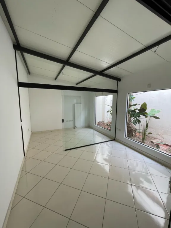 RESIDENCIA IDEAL PARA EMPRENDIMIENTOS TODO EN PLANTA BAJA ZONA BARRIO JARA — photo 2